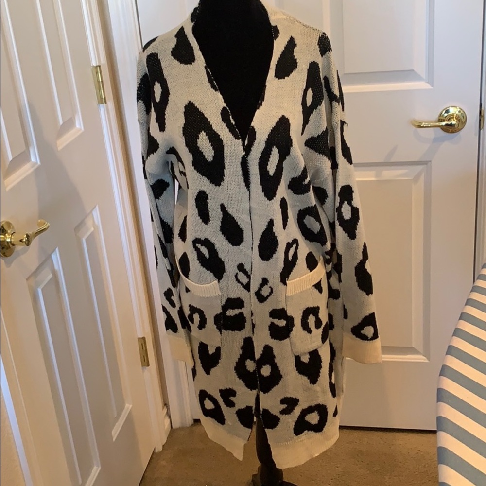 LEOPARD BLACK AND GRAY COZY SWEATER
